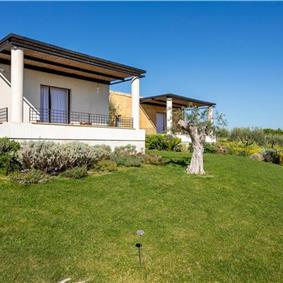 4 bedroom villa with pool near Noto, sleeps 8